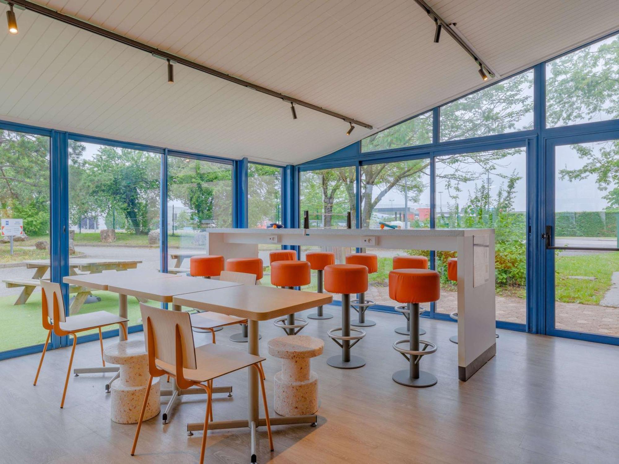 Ibis Budget Lyon Est Saint Quentin Fallavier Exterior foto
